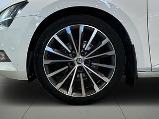 Skoda Superb Kombi 1.4 TSI ACT Style Elstol Drag Psens Kamera SoV