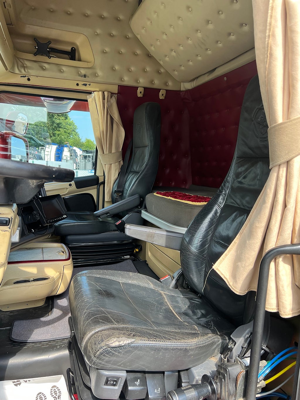 Scania R560 V8 6x4 Tandem, Lastväxlare