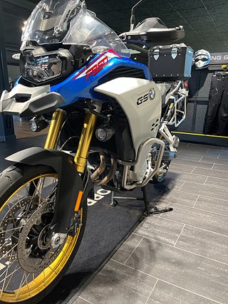 BMW F850GS Adventure / 3,45% ränta /Toppbox / Extraljus / Motorbågar