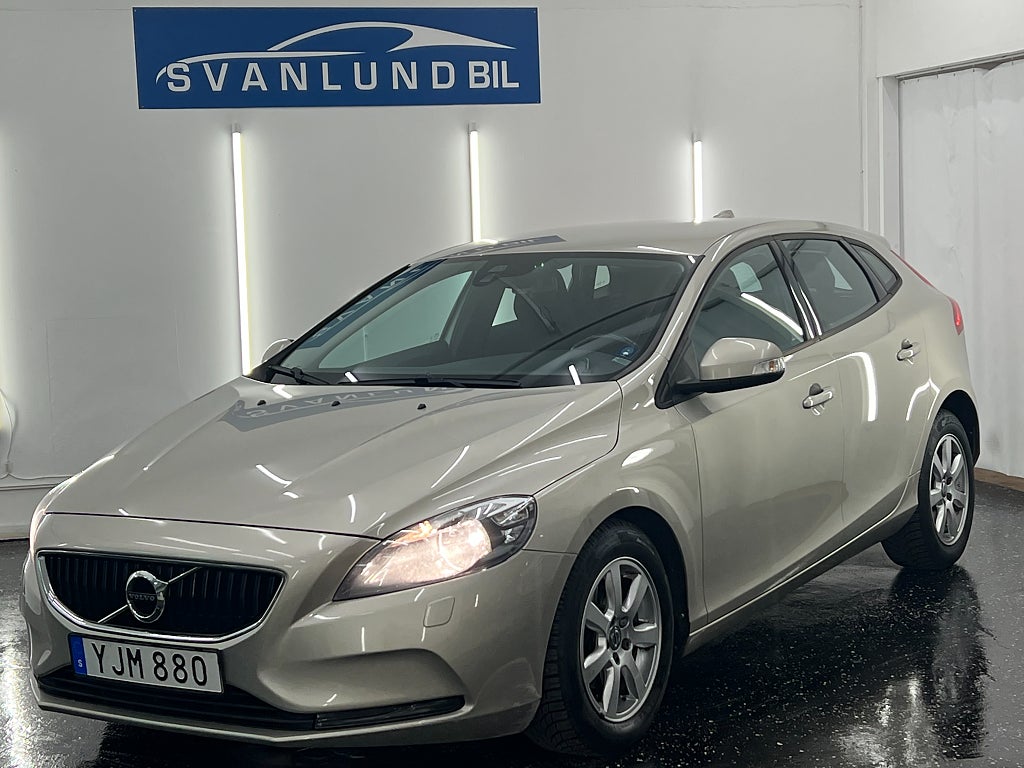 Volvo V40 D2 Kinetic Euro 6 / 3,4 l/100km / Värmare