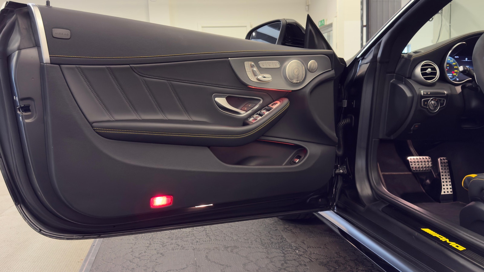 Mercedes-Benz C63 S AMG V8 510hk Cabriolet | Final Edition 2022 - miniatyr 12