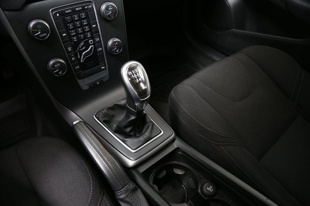 Volvo V40 T3 150hk Kinetic Kamera P-sensorer 2013