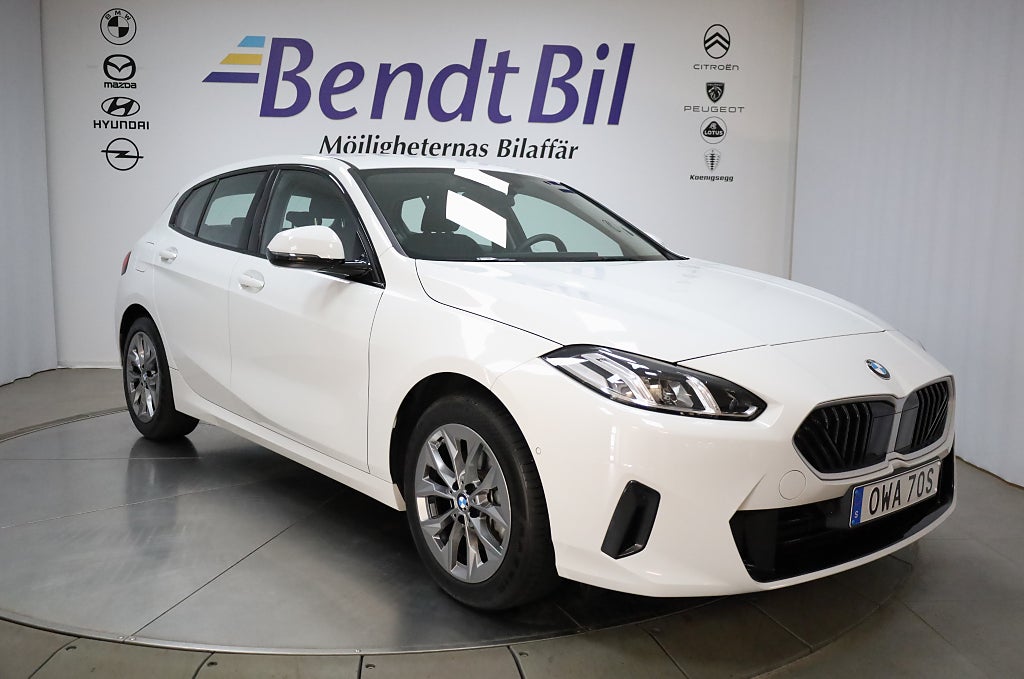 BMW 120 i Automat / Nav. / Rattvärme / Backkamera 