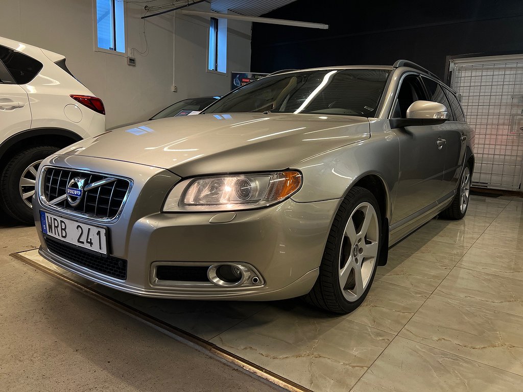 Volvo V70 D5 AWD Geartronic Momentum / P-Värmare / Drag 