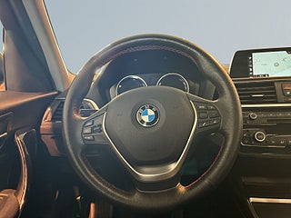 BMW 118d xDrive 5-dörrars Sport line Dragkrok Mvärmare Psens S&V – bild 9