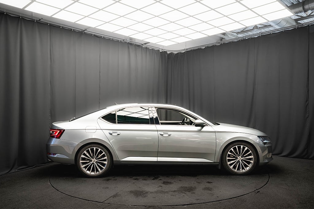 Skoda Superb 2.0 TSI 4x4 L&K PANO B-VÄRMARE LÄDER DRAG KAMERA 280hk