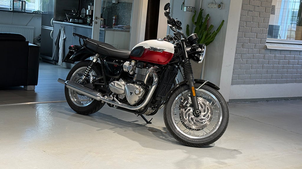 Triumph Bonneville T120 Motone Premium // 171mil