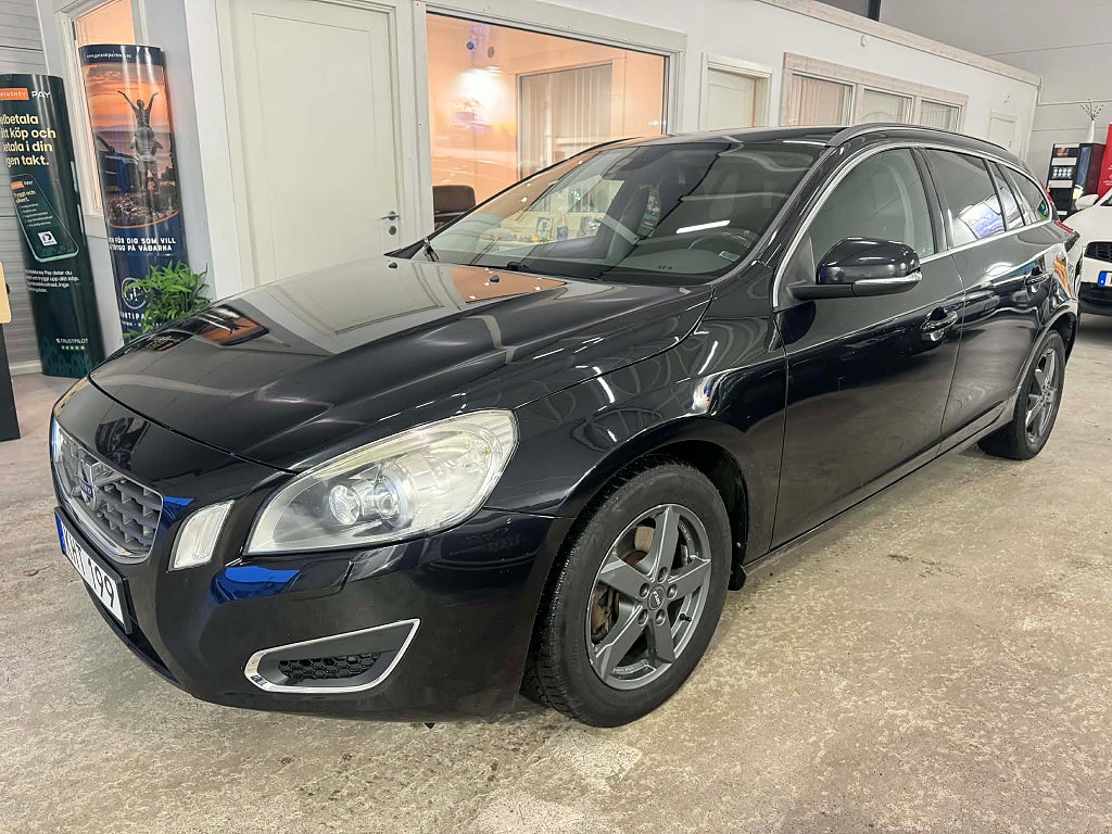 Volvo V60 D2 Powershift Momentum Euro 5 / Ny besiktad