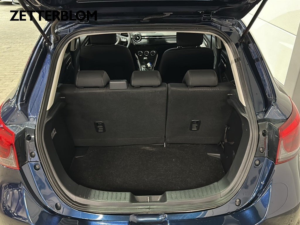 Halvkombi Mazda 2 6 av 15