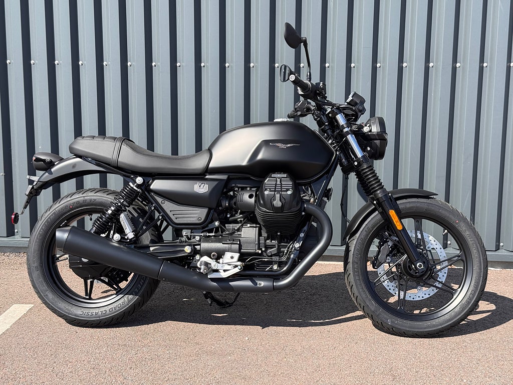 Moto Guzzi V7 STONE NERO RUVIDO