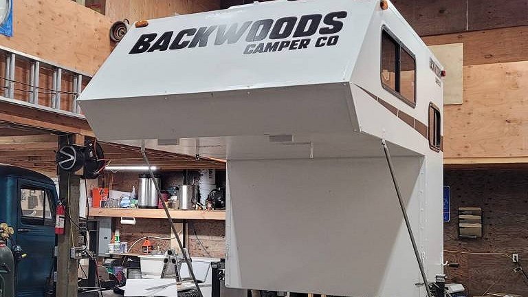 Backwoods Camper placeras ovanpå din bil  🚗