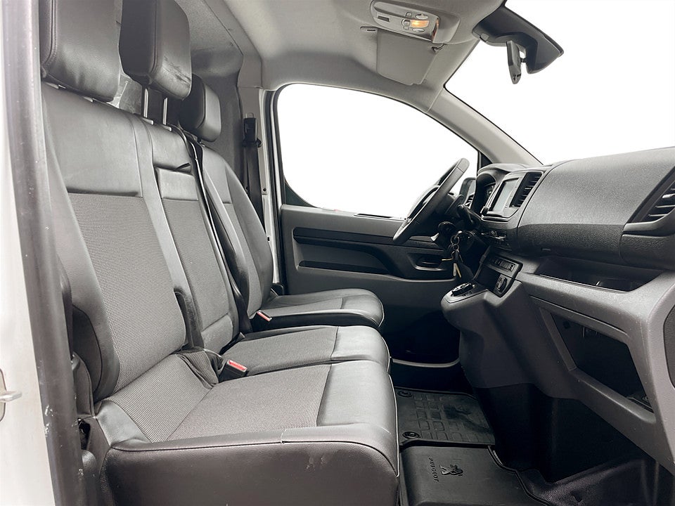 Bild på Peugeot Expert PRO+ L3 BHDi 180hk Aut Värmare Inredning