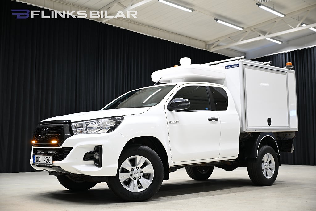 Toyota Hilux 150HK Servicebil|Kåpa|Inredd|Drag|Värmare|Leasbar|SeUtr