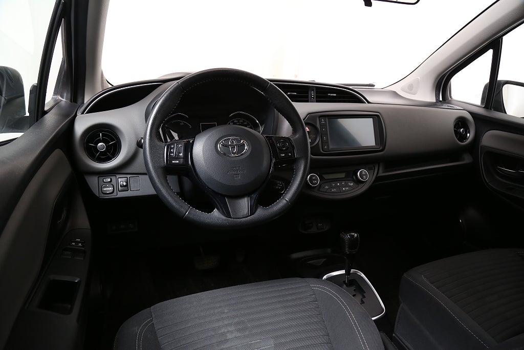 Toyota Yaris Hybrid e-CVT Active Kamera Farthållare Bluetooth 2020
