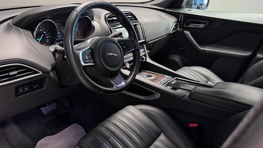 Jaguar F-PACE 2018 - miniatyr 7