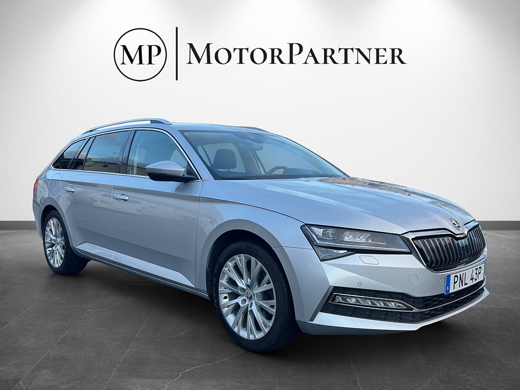 Skoda Superb iV 1.4 TSI iV Business Style Cockpit Skinn Värmare Drag