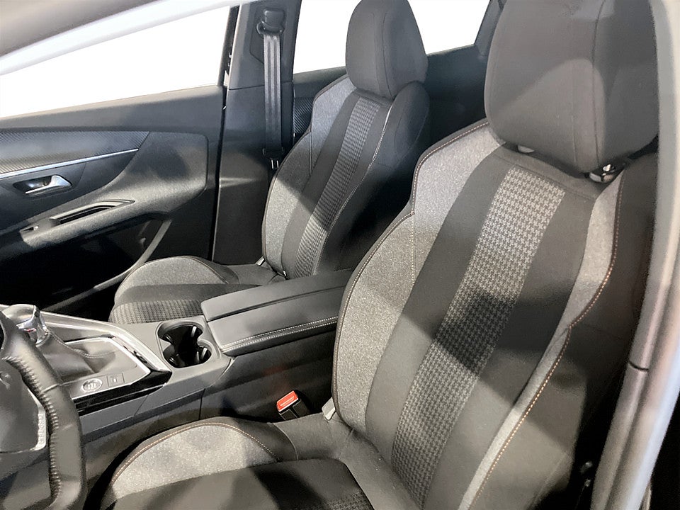 Bild på Peugeot 3008 Active 1.2 PT 130hk KAMPANJRÄNTA 3,99%