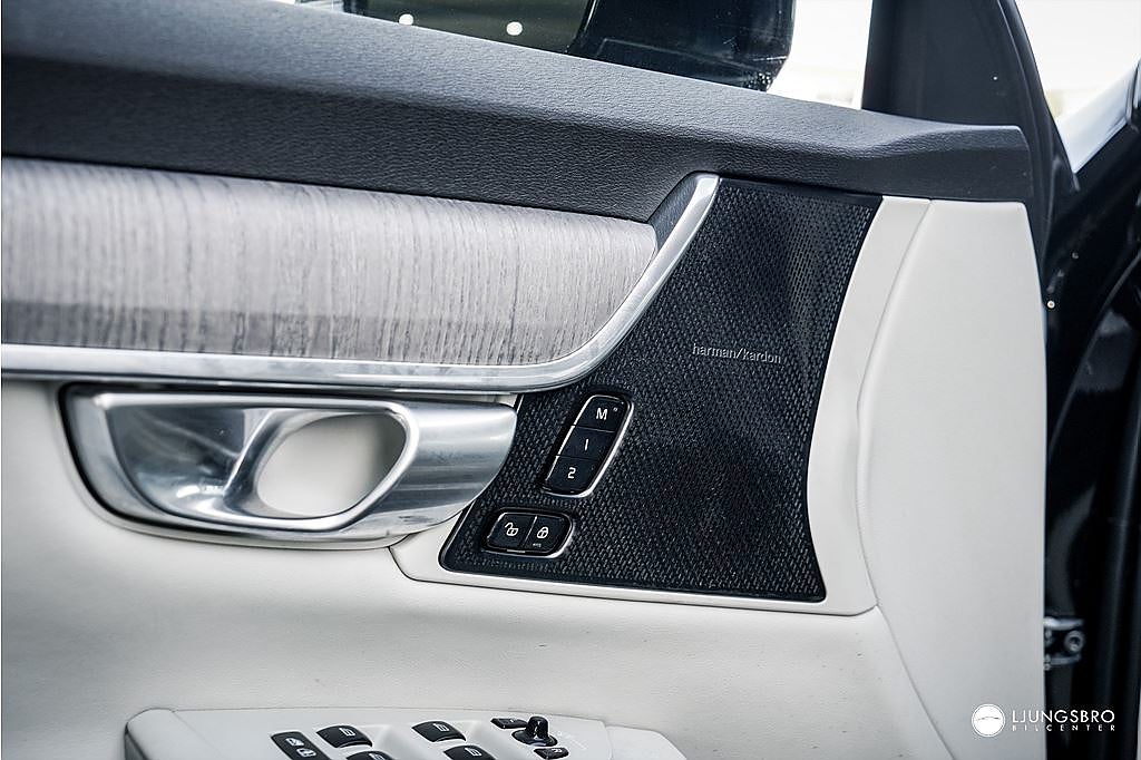 Volvo V90 Recharge T6 AWD Dark Plus 350hk
