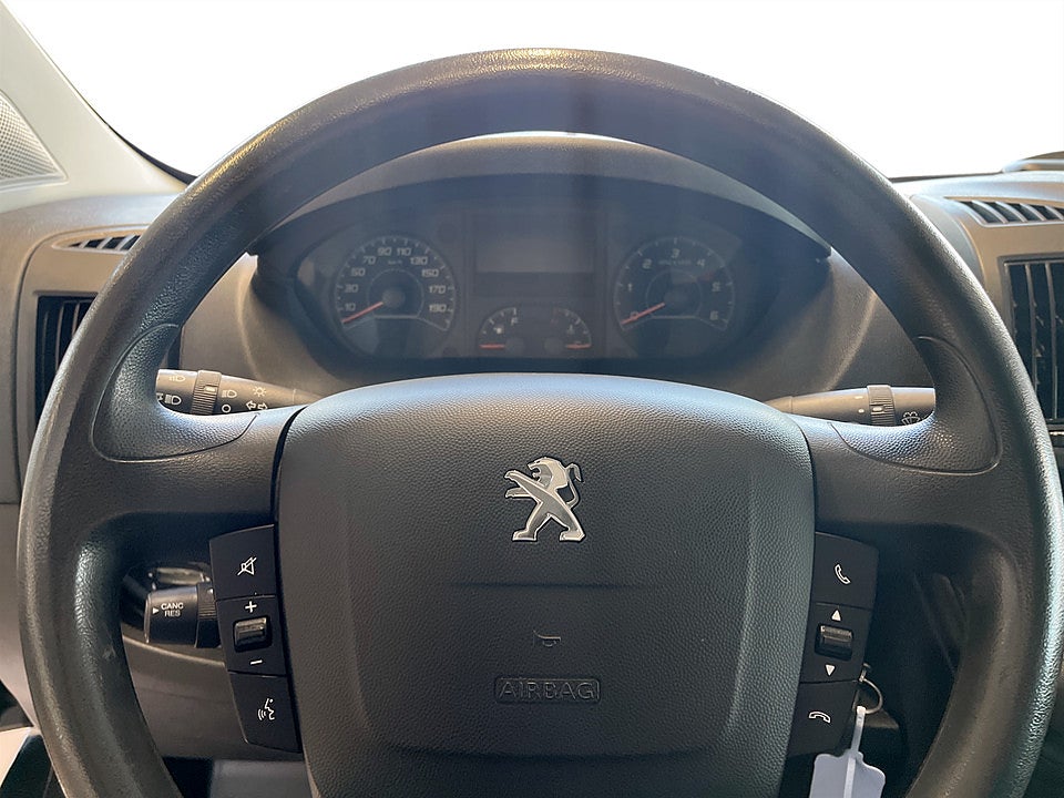 Bild på Peugeot Boxer Van 335 PRO+ 2.2 BHDi 165hk L3H2 B-KAMERA DRAG