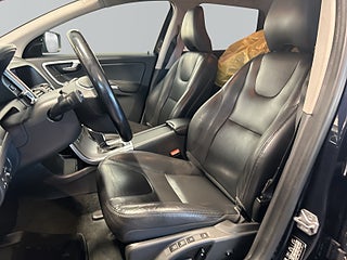 Volvo XC60 D4 AWD Aut Summum Dvärm/Skinn/SoV/BLIS/Ad.Fhåll/Navi