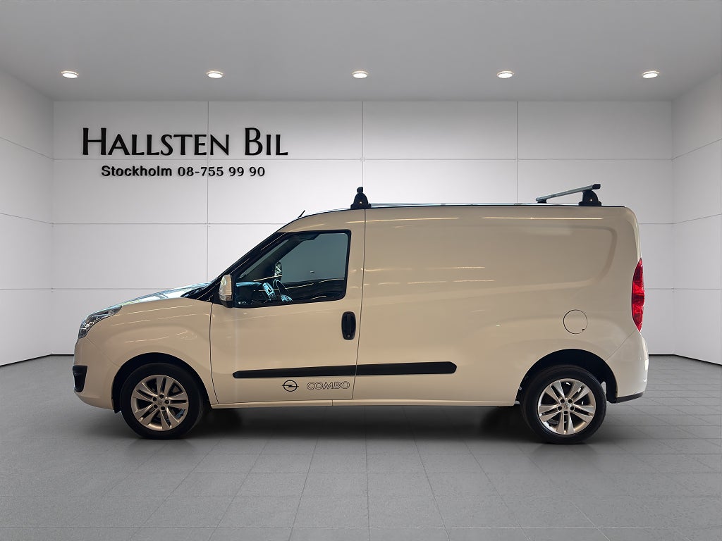 Opel Combo 1.3 CDTI Van PDC MOMS Dragkrok 95hk 2 Ägare Svensksåld