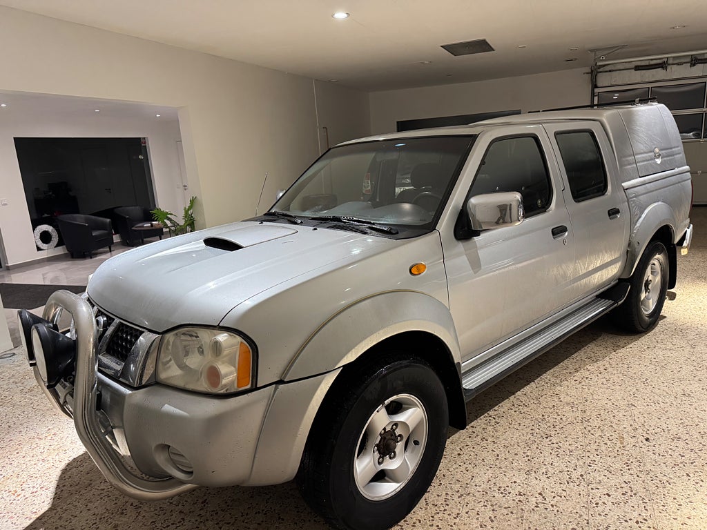 Nissan Navara 2.5di drag 4wd ny besiktad  Dubbelhytt 