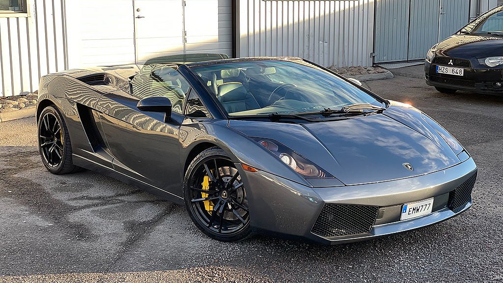 Lamborghinin har en femliters V10-motor. 