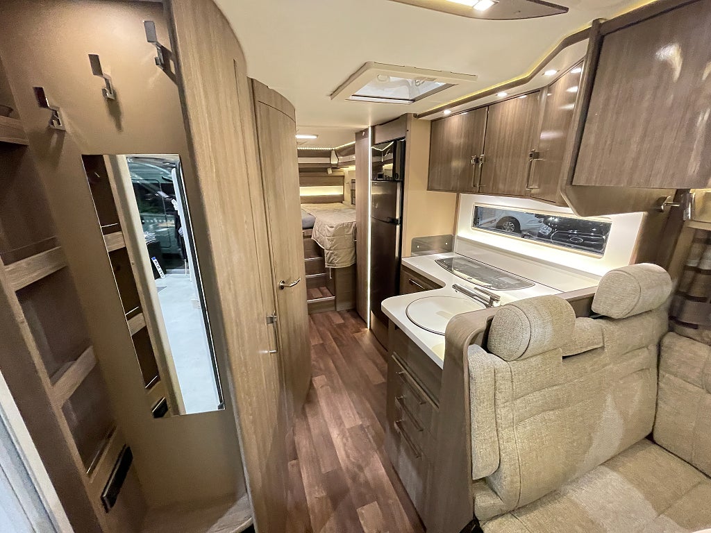 Kabe TMI 810 LGB / Hyd-Stöd/Aut180hk/Solcell/ALDE/Tandem  - Kabe