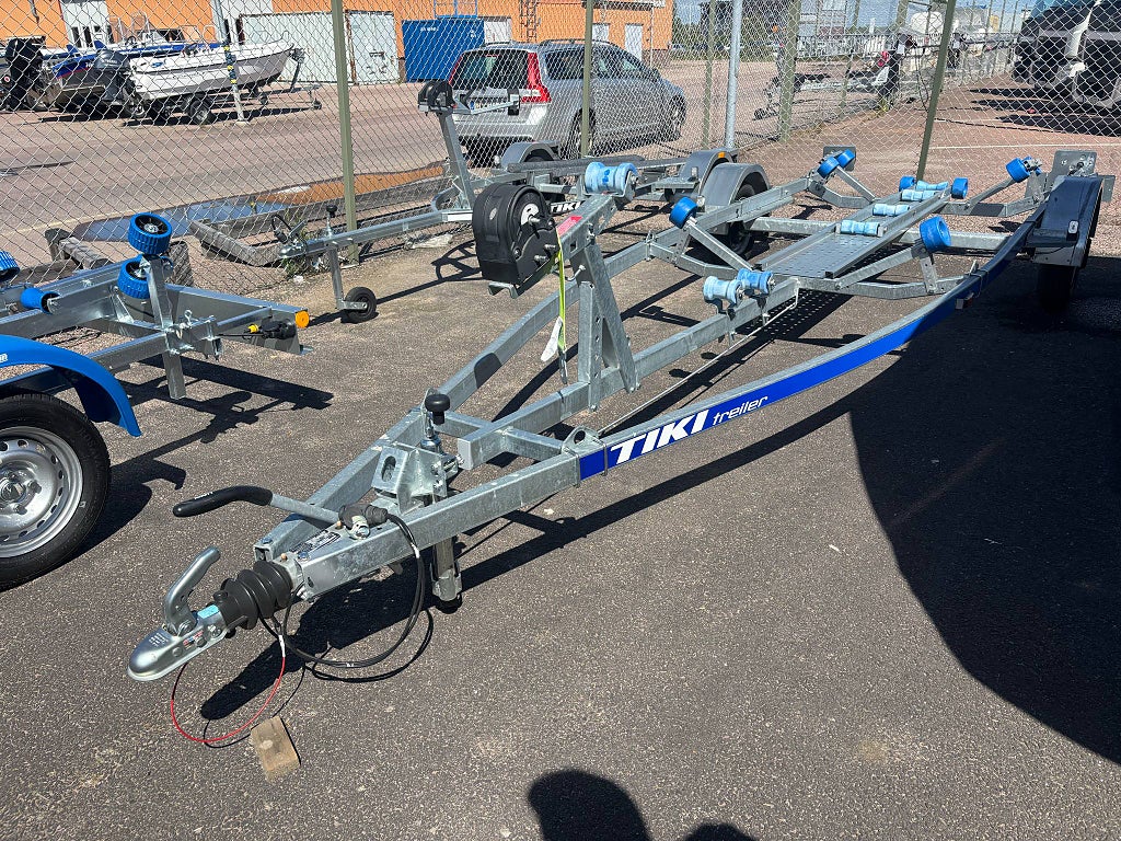 Tiki BP 1000-RBA 80 KM/H BROMSAD BÅTTRAILER - demo 