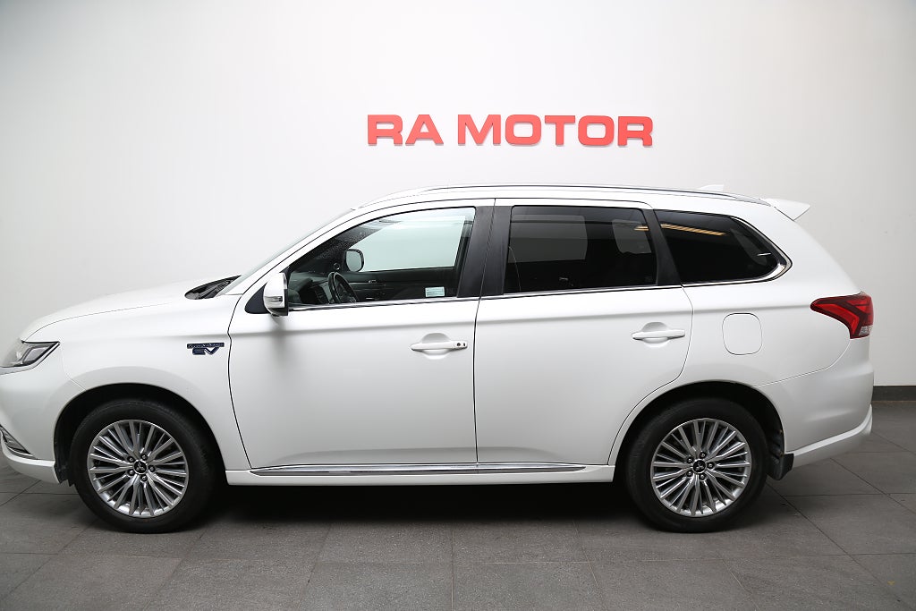 Mitsubishi Outlander PHEV 224hk Business Aut 4WD Skinn 360°-kamera Drag 2019