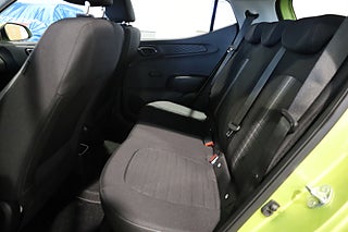 Halvkombi Hyundai i10 9 av 20