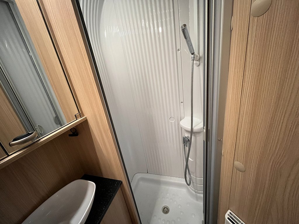 Bürstner Nexxo T 720 / ALDE / Solcell / Aut 150hk / Långbädd - Bürstner