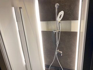 Husbil-halvintegrerad Adria Matrix Supreme 670 SL 24 av 31