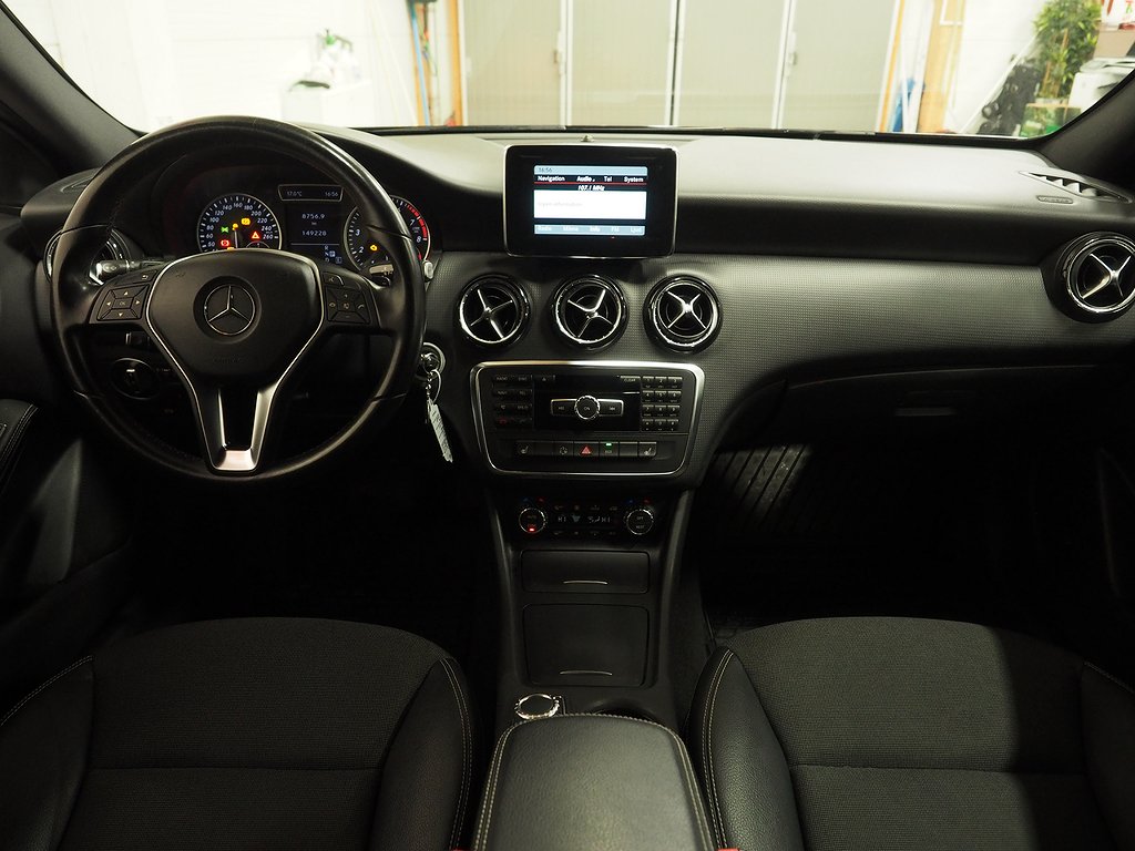 Mercedes-Benz A 250 7G-DCT 211hk Automat Style | Navi 2013