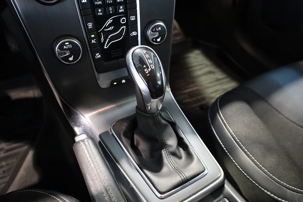 Volvo V40 T3 AUT Momentum | Värmare | PDC | Bluetooth |