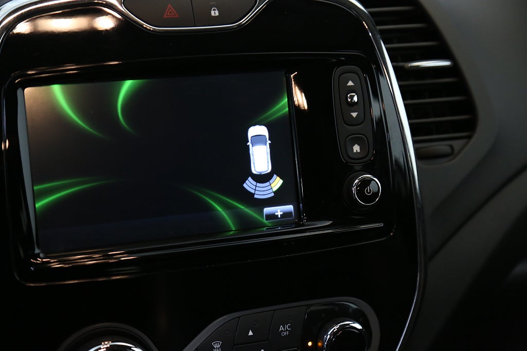 Renault Captur 1,2 TCe BOSE Navi Aut Navi "En Svensk Klassiker" Drag 2017