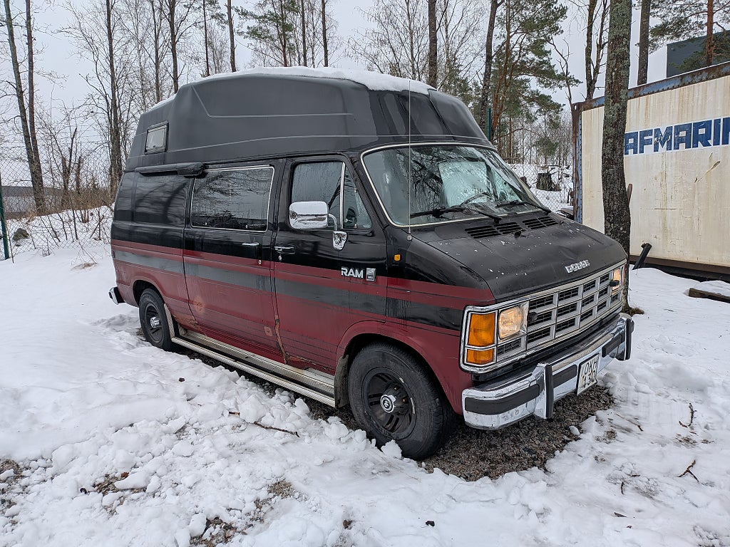Dodge RAM B250 Conversion Van 5.2 V8 EFI Skattefri husbil