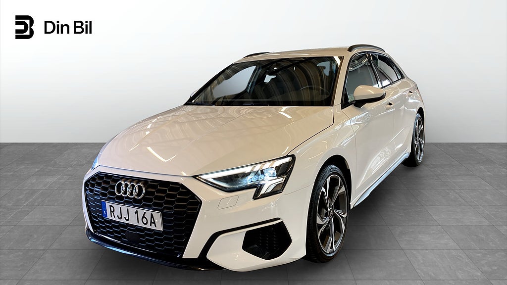 Audi A3 Sportback 40TFSi Quattro Svart optik Värmare Drag