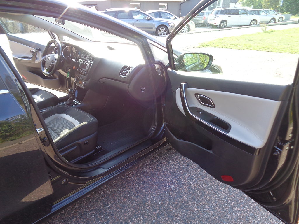 Kia cee'd_sw 1.6 CRDi Automatic, 128hp, 2014