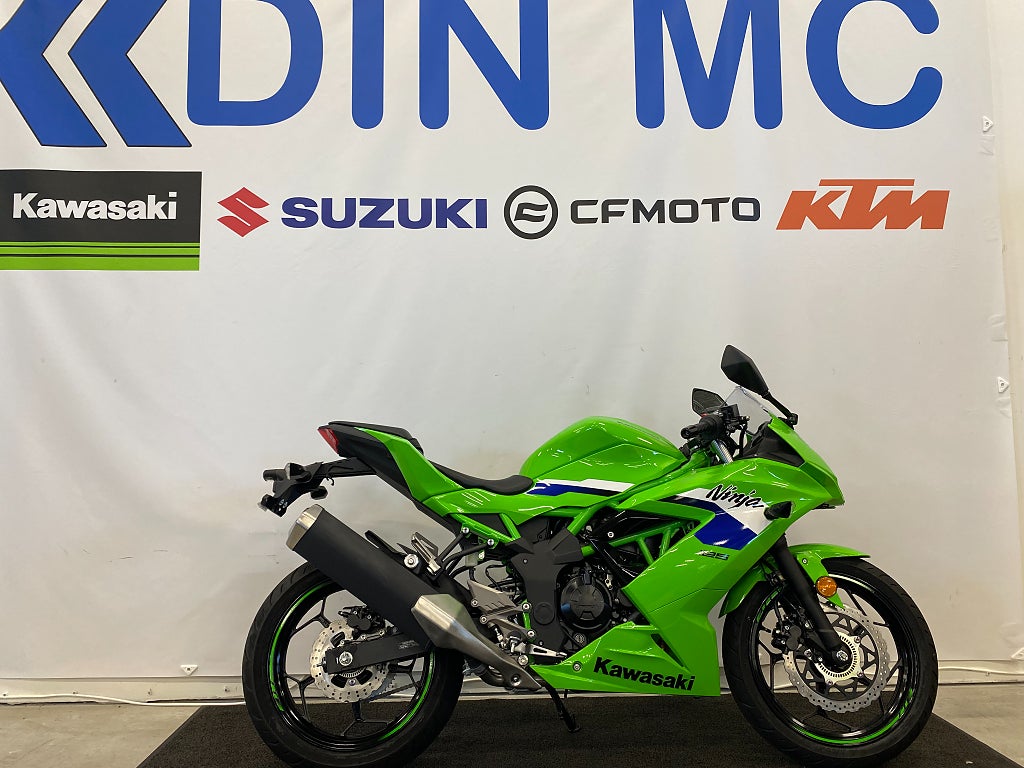 Kawasaki Ninja 125 "Fabriksny hoj för omgående leverans"