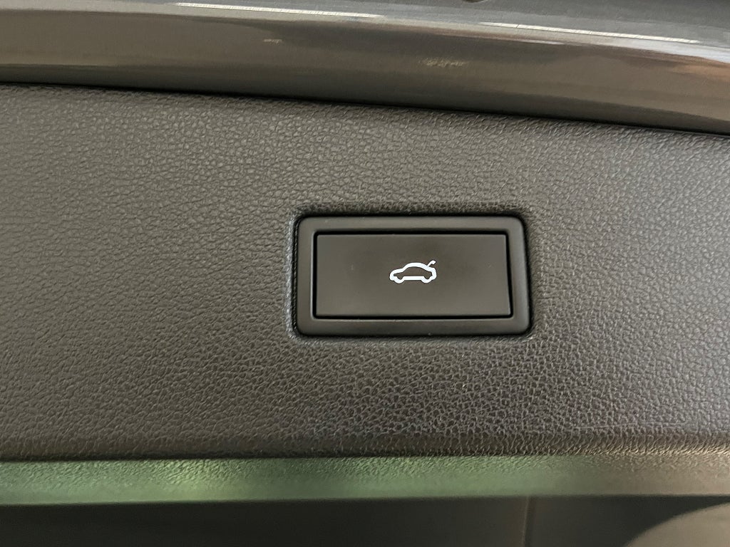 Volkswagen Tiguan 1.5 TSI Aut Adaptiv farth Motorvärmare Dragkrok Carplay bild 15