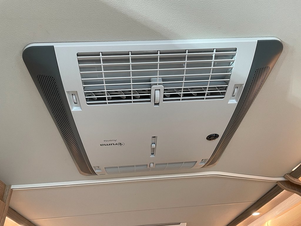 Knaus Sky TI 700 MEB /Hyd-stöd/AC bodel/Solcell/Badrum bak - Knaus