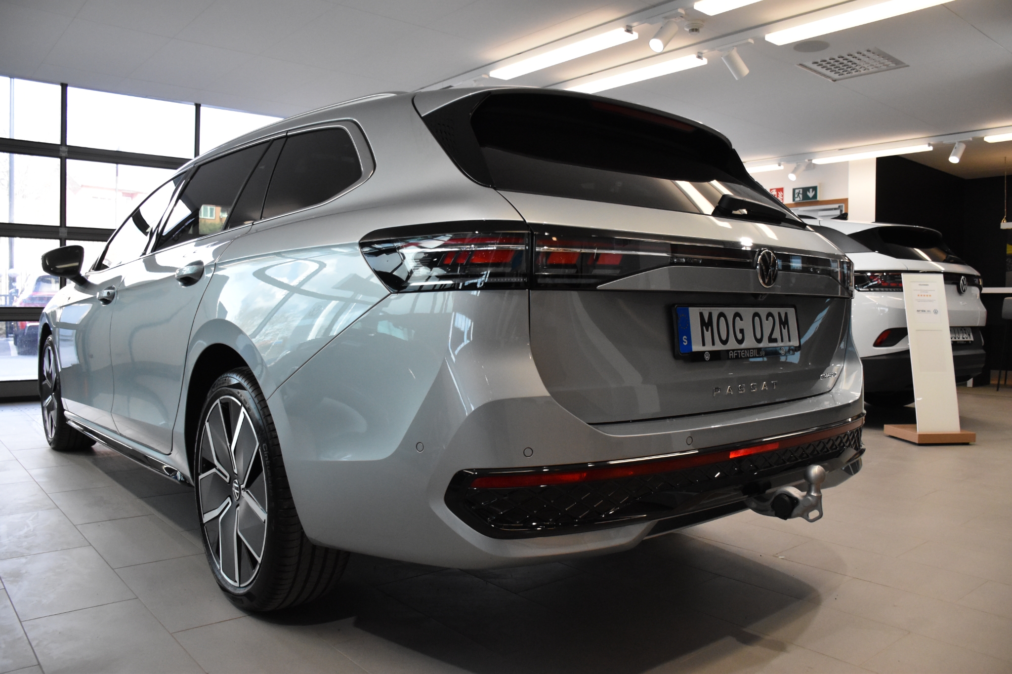 Volkswagen Passat eHybrid 272hk R-Line 2026, bild 6/51