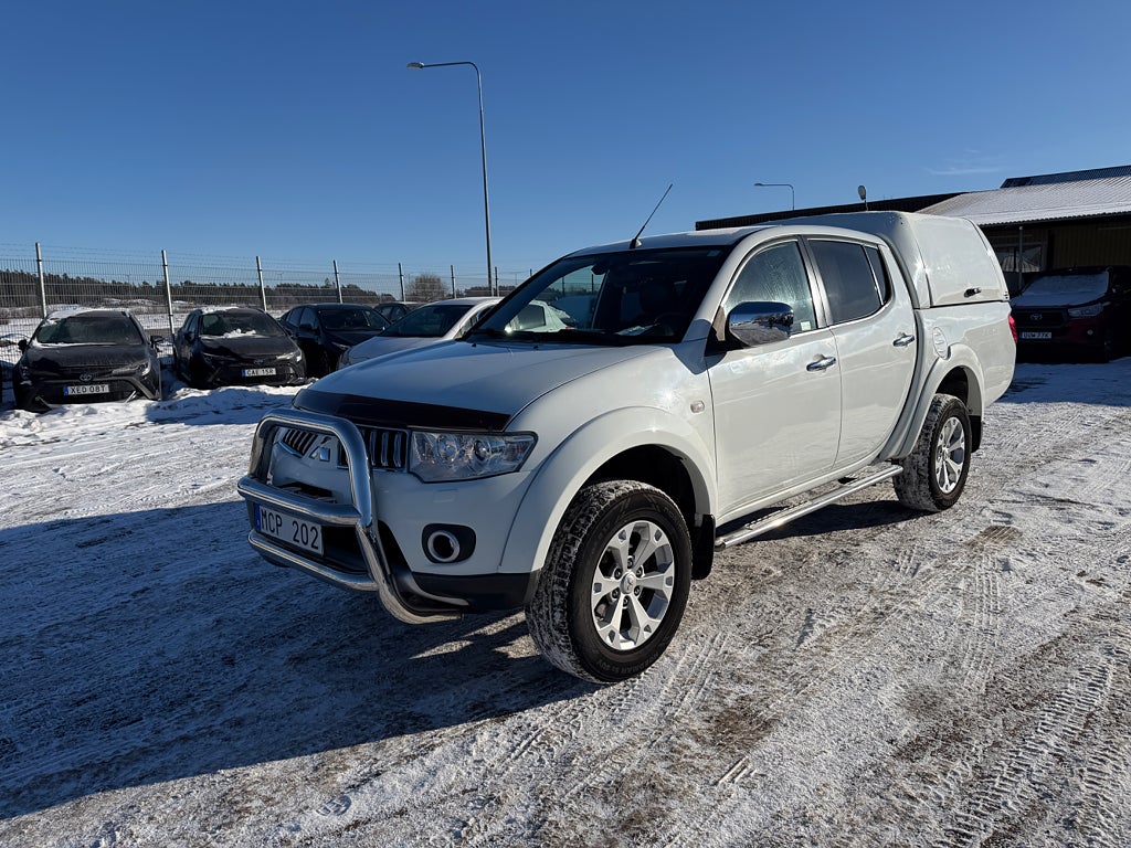 Mitsubishi L200 D-HYTT 4X4 AUT LÄDER KÅPA VÄRMARE 2-ÅRS GARANTI