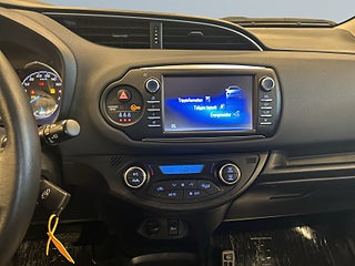 Toyota Yaris Hybrid e-CVT Rattvärme/Kamera/MoK/AWD – bild 11