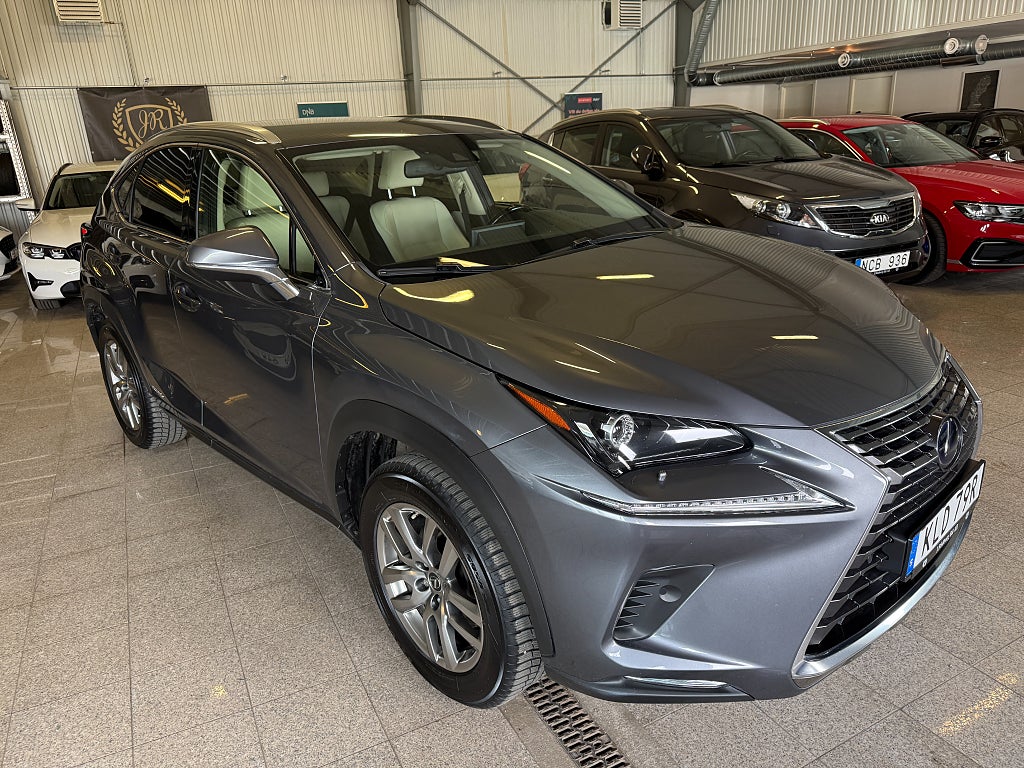 Lexus NX 300h AWD 2.5 AWD E-CVT Executive 2 ägare Ny servad Drag