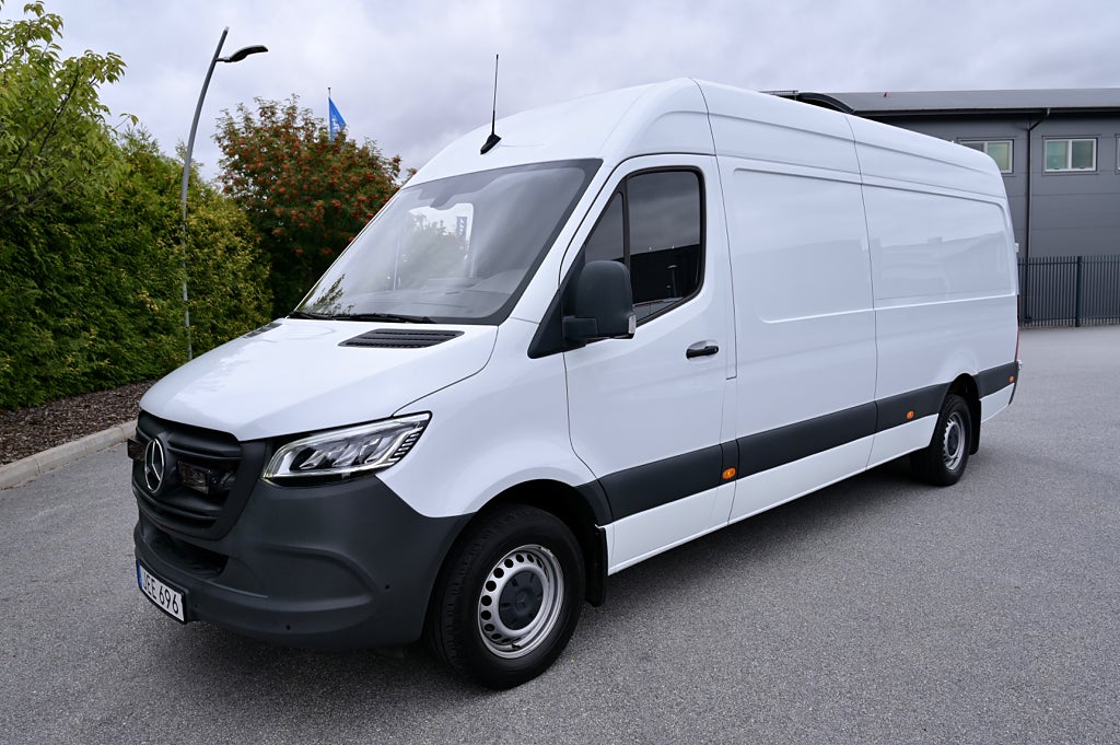 Mercedes-Benz Sprinter 317 CDI RWD MOMS Värme i skåpet Stora skärmen