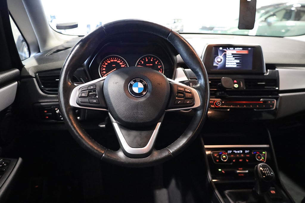 BMW 218 i Active Tourer Advantage Drag M-Värme Kamera 2017