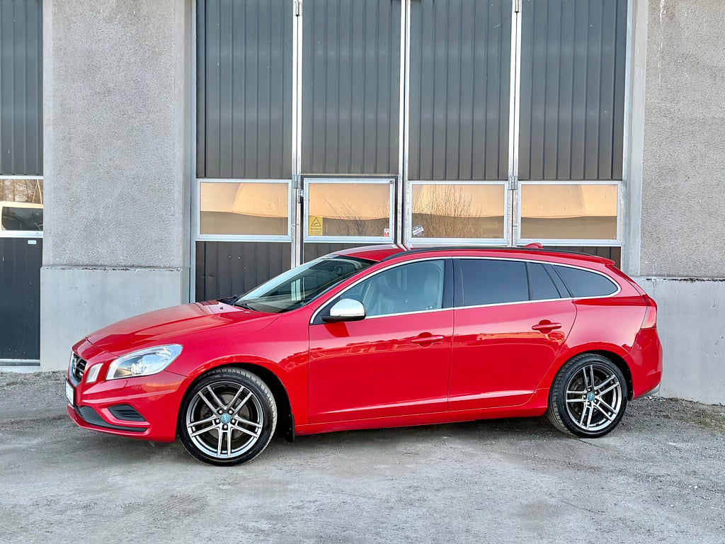 Volvo V60 T5 R-Design 240HK Navigation Drag PDC 