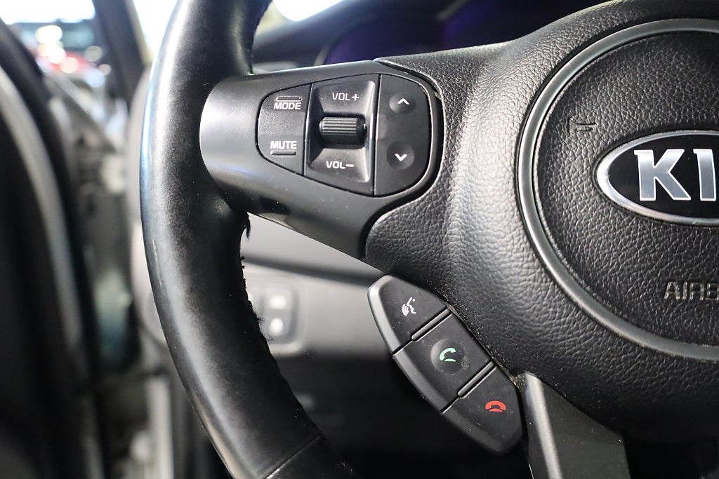 Kia Carens 1.7 CRDi AUT GLS Drag M-Värme 7-Sits Blåtand Rattvärme